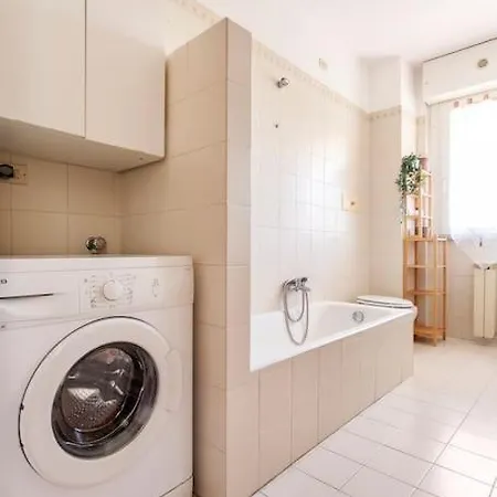 Elegante Adiacente Metro, Wifi Netflix Apartament